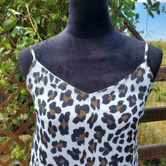 Pink Lily Women's Size Medium Leopard Print Animal Print Maxi Dress EUC - Picture 8 of 17